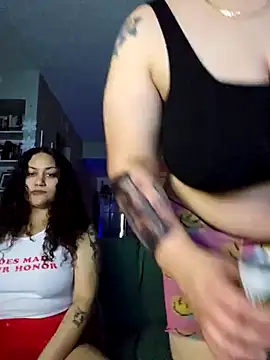 Snapshot of honeeyyy_pot chatting on December 16, 2024, 3:40 am honeeyyy pot online show from December 16, 2024, 3:40 am