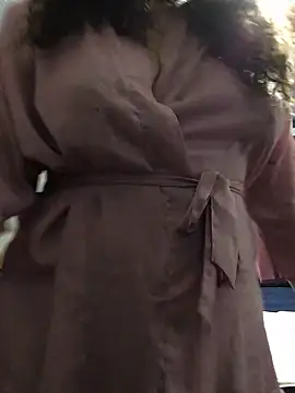 Snapshot of honeeyyy_pot chatting on January 3, 2025, 6:35 pm honeeyyy pot online show from January 3, 2025, 6:35 pm