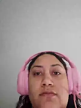 Snapshot of honeeyyy_pot chatting on March 12, 2025, 5:24 am honeeyyy pot online show from March 12, 2025, 5:24 am