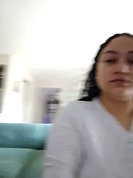 Snapshot of honeeyyy_pot chatting on September 14, 2025, 5:01 pm honeeyyy pot online show from September 14, 2025, 5:01 pm