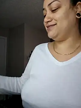 Snapshot of honeeyyy_pot chatting on October 5, 2025, 6:50 pm honeeyyy pot online show from October 5, 2025, 6:50 pm