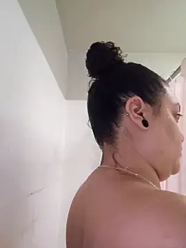 Snapshot of honeeyyy_pot chatting on October 7, 2025, 4:53 am honeeyyy pot online show from October 7, 2025, 4:53 am