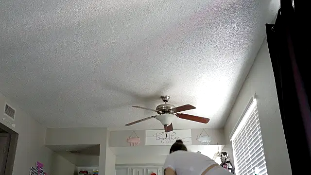 Snapshot of honeeyyy_pot chatting on October 9, 2025, 6:39 pm honeeyyy pot online show from October 9, 2025, 6:39 pm