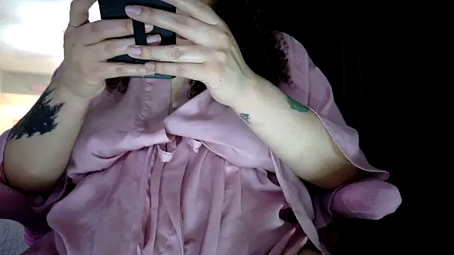 Snapshot of honeeyyy_pot chatting on October 12, 2025, 1:59 am honeeyyy pot online show from October 12, 2025, 1:59 am