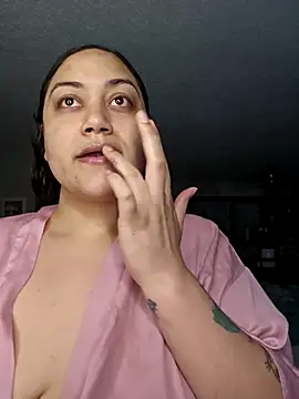 Snapshot of honeeyyy_pot chatting on October 22, 2025, 5:41 am honeeyyy pot online show from October 22, 2025, 5:41 am