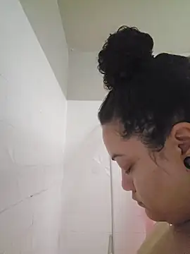 Snapshot of honeeyyy_pot chatting on October 25, 2025, 7:05 am honeeyyy pot online show from October 25, 2025, 7:05 am