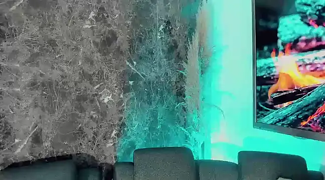 Emmaa Saenz  online show from December 10, 2024, 2:06 pm