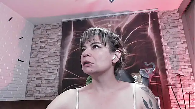 charlotedoll online show from December 10, 2024, 4:02 am