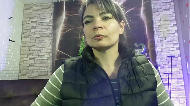 charlotedoll online show from January 3, 2025, 1:38 am