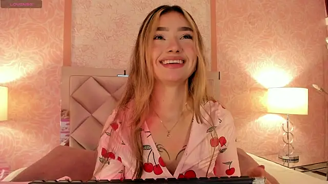 Arianavillada online show from November 18, 2025, 3:23 am