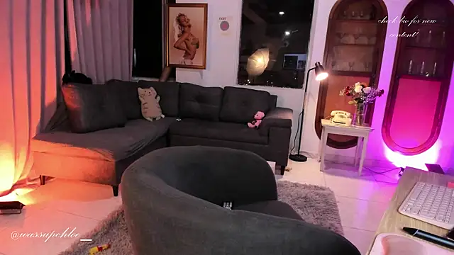 misschloe   online show from February 18, 2025, 1:54 am