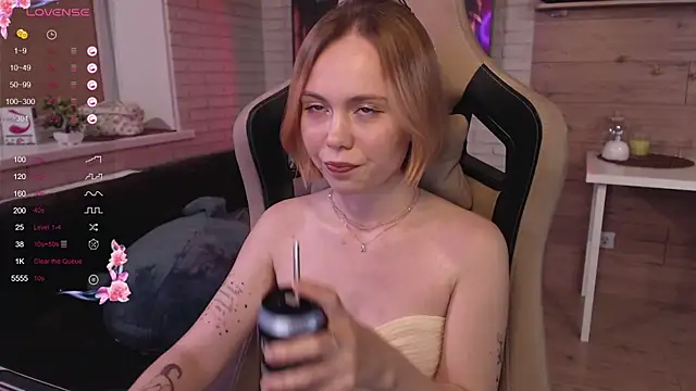 Snapshot of lucy_mirror chatting on September 17, 2025, 8:10 pm lucy mirror online show from September 17, 2025, 8:10 pm