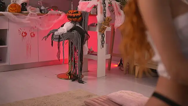 Snapshot of ButterflyLeah chatting on November 4, 2025, 2:43 am ButterflyLeah online show from November 4, 2025, 2:43 am