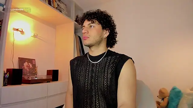 Snapshot of Curlblue chatting on December 14, 2025, 12:10 pm Curlblue online show from December 14, 2025, 12:10 pm