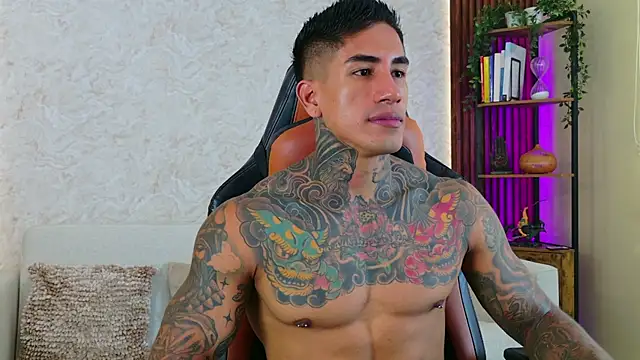 Snapshot of AdanReilly chatting on October 25, 2025, 2:46 pm AdanReilly online show from October 25, 2025, 2:46 pm