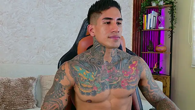 Snapshot of AdanReilly chatting on November 19, 2025, 12:49 pm AdanReilly online show from November 19, 2025, 12:49 pm