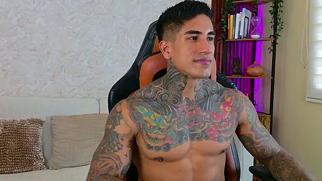 Snapshot of AdanReilly chatting on November 24, 2025, 9:36 pm AdanReilly online show from November 24, 2025, 9:36 pm