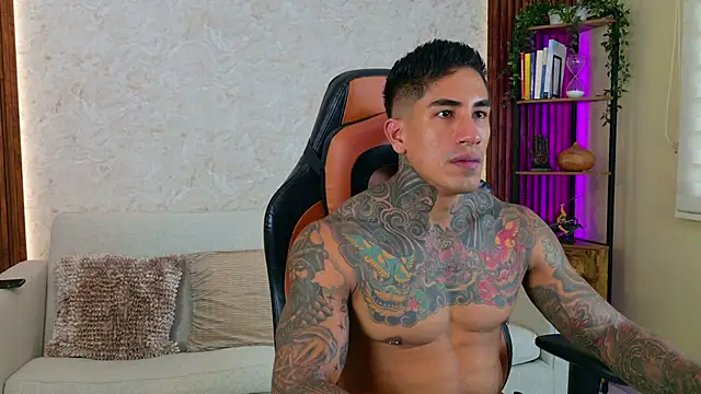 Snapshot of AdanReilly chatting on November 28, 2025, 1:58 pm AdanReilly online show from November 28, 2025, 1:58 pm