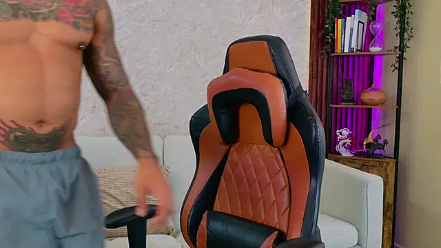 Snapshot of AdanReilly chatting on December 3, 2025, 7:56 pm AdanReilly online show from December 3, 2025, 7:56 pm