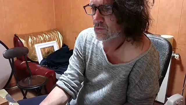 Snapshot of Lia_Y_PatrickX chatting on November 11, 2025, 2:22 am Lia Y PatrickX online show from November 11, 2025, 2:22 am