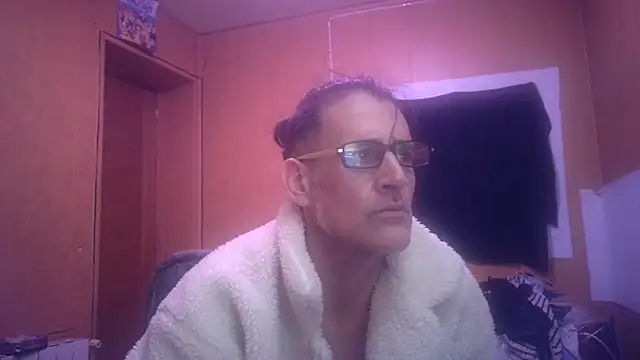 Snapshot of Lia_Y_PatrickX chatting on December 2, 2025, 12:38 am Lia Y PatrickX online show from December 2, 2025, 12:38 am