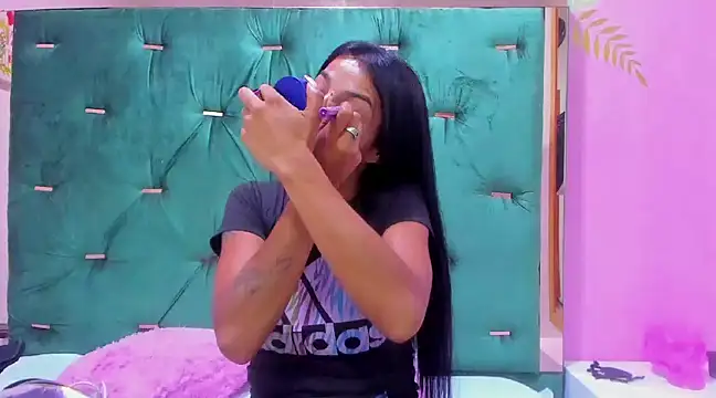 Snapshot of Hellen__4master chatting on December 18, 2024, 11:24 am Hellen 4master online show from December 18, 2024, 11:24 am