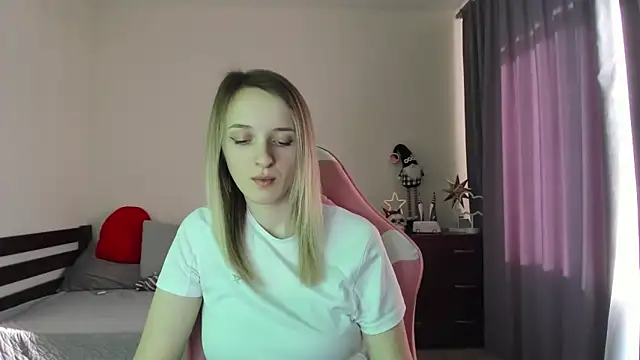 Snapshot of RouseReed chatting on February 19, 2025, 1:28 pm RouseReed online show from February 19, 2025, 1:28 pm