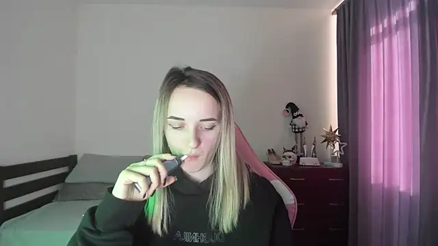 Snapshot of RouseReed chatting on February 21, 2025, 1:44 pm RouseReed online show from February 21, 2025, 1:44 pm