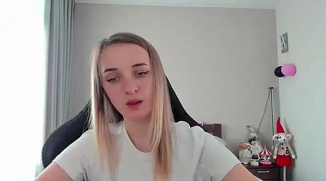 Snapshot of RouseReed chatting on February 24, 2025, 1:21 pm RouseReed online show from February 24, 2025, 1:21 pm