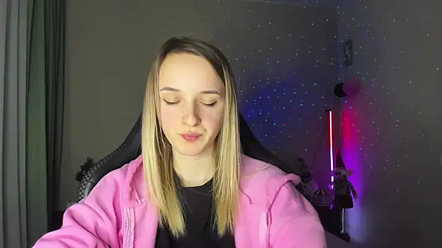 Snapshot of RouseReed chatting on February 27, 2025, 4:43 pm RouseReed online show from February 27, 2025, 4:43 pm