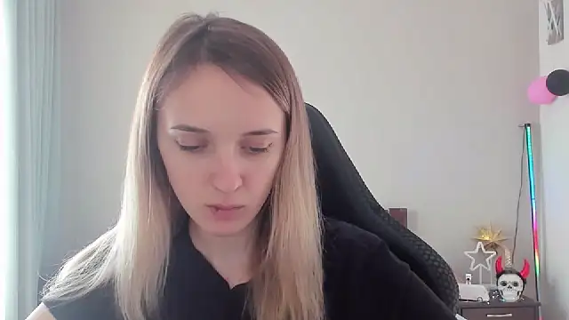 Snapshot of RouseReed chatting on March 4, 2025, 1:17 pm RouseReed online show from March 4, 2025, 1:17 pm