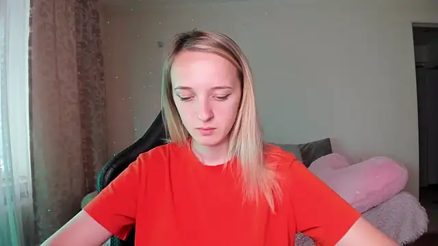 Snapshot of RouseReed chatting on September 10, 2025, 6:24 am RouseReed online show from September 10, 2025, 6:24 am