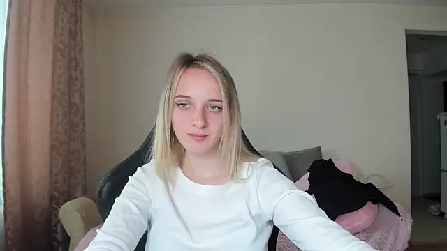 Snapshot of RouseReed chatting on September 22, 2025, 6:37 am RouseReed online show from September 22, 2025, 6:37 am