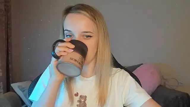 Snapshot of RouseReed chatting on October 12, 2025, 6:23 am RouseReed online show from October 12, 2025, 6:23 am