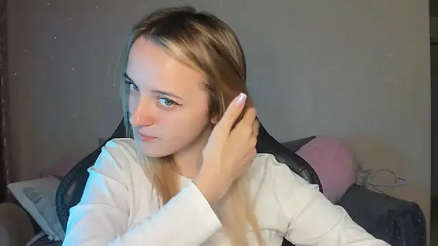 Snapshot of RouseReed chatting on October 13, 2025, 6:24 am RouseReed online show from October 13, 2025, 6:24 am