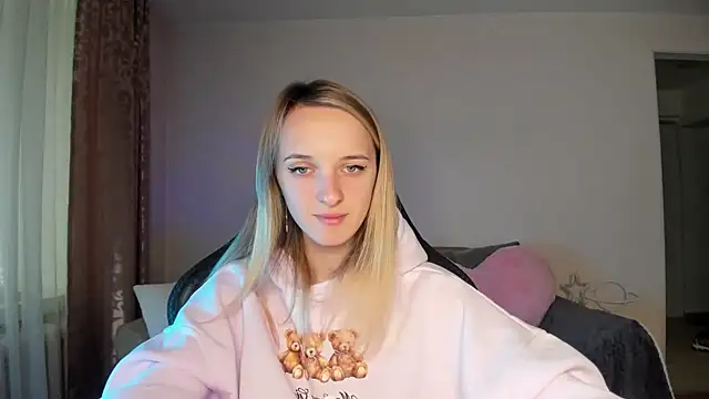 Snapshot of RouseReed chatting on October 17, 2025, 11:57 am RouseReed online show from October 17, 2025, 11:57 am