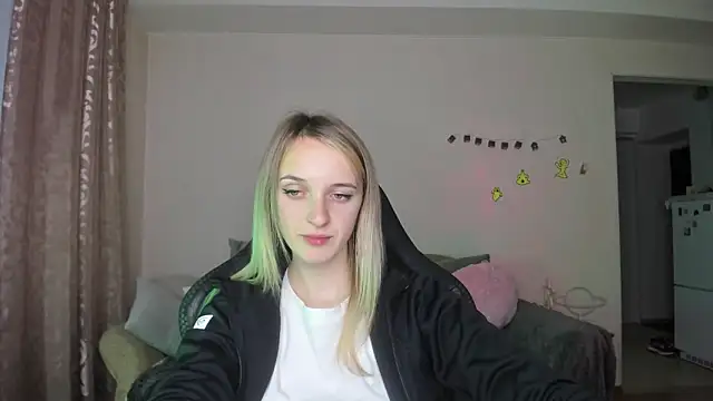 Snapshot of RouseReed chatting on November 1, 2025, 1:24 pm RouseReed online show from November 1, 2025, 1:24 pm