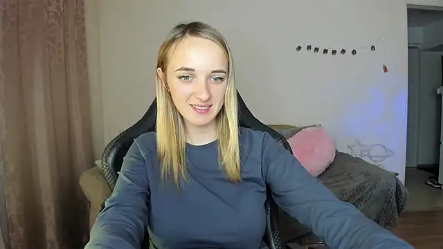 Snapshot of RouseReed chatting on November 13, 2025, 1:21 pm RouseReed online show from November 13, 2025, 1:21 pm