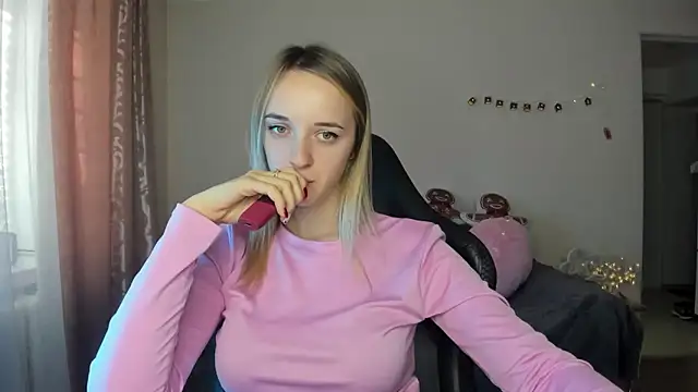 Snapshot of RouseReed chatting on November 14, 2025, 7:40 am RouseReed online show from November 14, 2025, 7:40 am