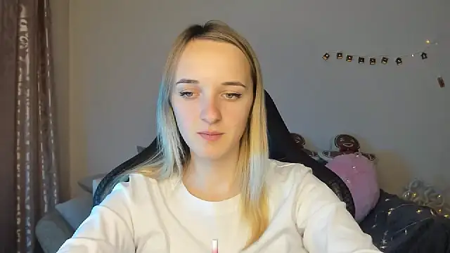 Snapshot of RouseReed chatting on November 15, 2025, 1:29 pm RouseReed online show from November 15, 2025, 1:29 pm