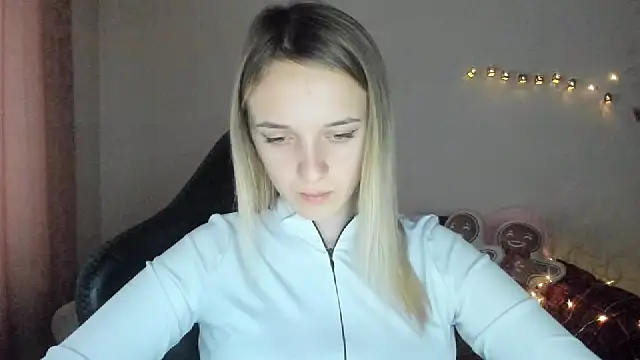 Snapshot of RouseReed chatting on November 30, 2025, 7:23 am RouseReed online show from November 30, 2025, 7:23 am