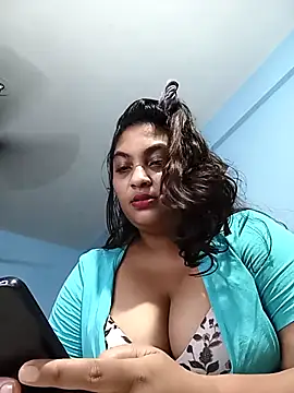 Snapshot of HottyOlly chatting on October 5, 2025, 6:17 pm HottyOlly online show from October 5, 2025, 6:17 pm