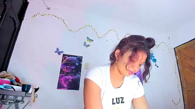 Snapshot of Emily_Coper18 chatting on February 20, 2025, 8:25 pm Emily Coper18 online show from February 20, 2025, 8:25 pm