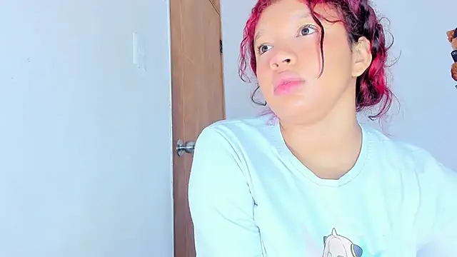 Snapshot of Emily_Coper18 chatting on October 5, 2025, 1:20 pm Emily Coper18 online show from October 5, 2025, 1:20 pm