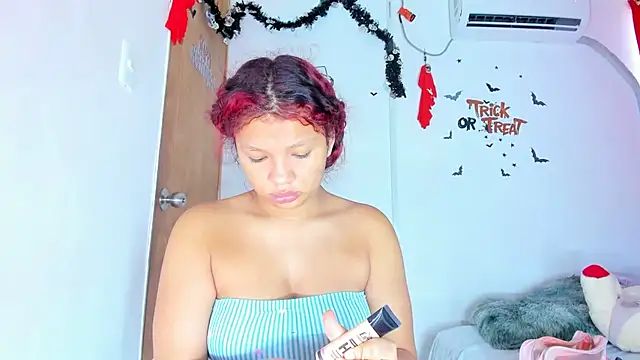 Snapshot of Emily_Coper18 chatting on October 9, 2025, 1:09 pm Emily Coper18 online show from October 9, 2025, 1:09 pm