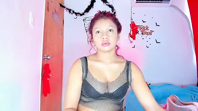 Snapshot of Emily_Coper18 chatting on October 11, 2025, 1:20 pm Emily Coper18 online show from October 11, 2025, 1:20 pm