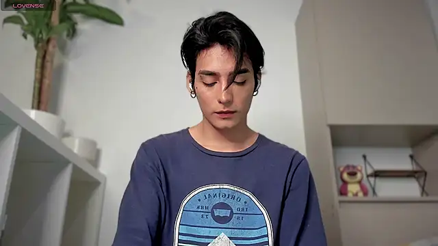 sebas rose online show from December 19, 2024, 4:02 am