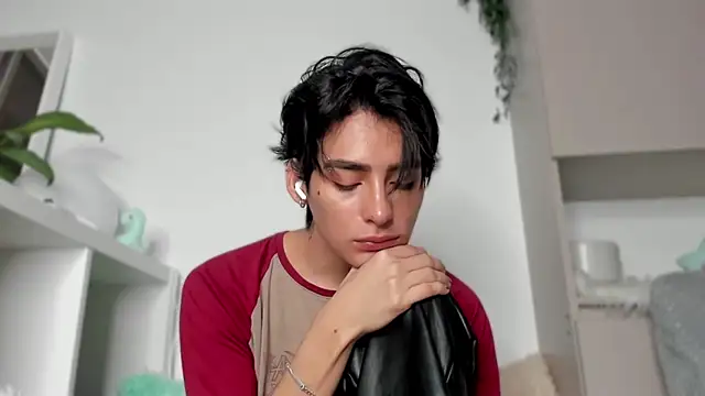 sebas rose online show from February 13, 2025, 4:54 am