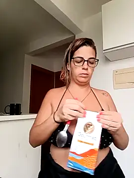 Escarlate4you  online show from December 4, 2024, 1:20 pm