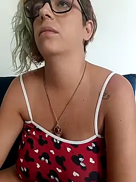 Escarlate4you  online show from December 22, 2024, 2:27 pm